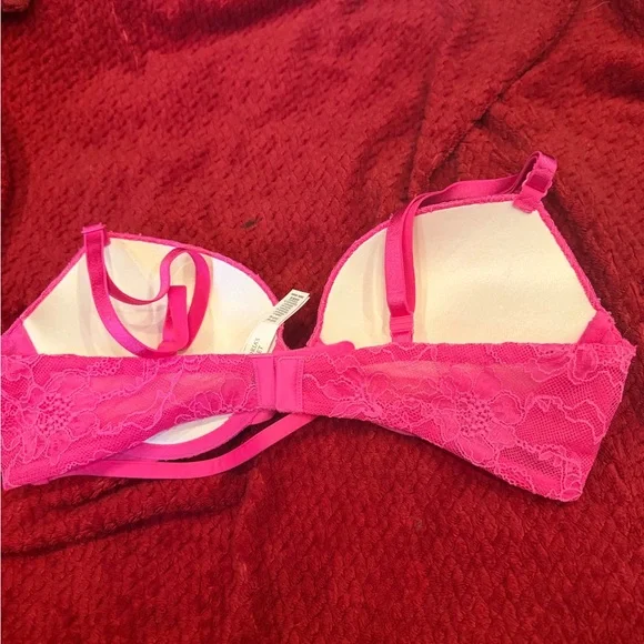 Victoria’s Secret push up bra - Picture 2 of 3
